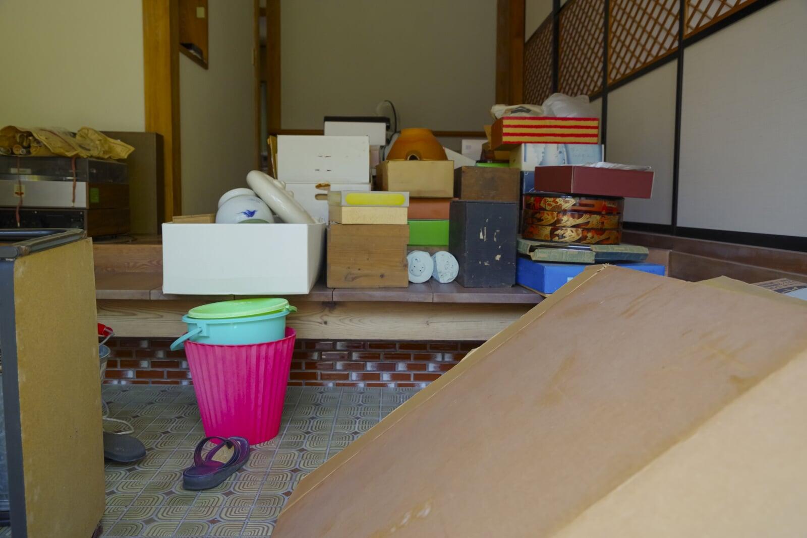 【誰が払う？】戸建の残置物撤去、費用負担はどのくらい？補助金はある？自分で処分する方法も  