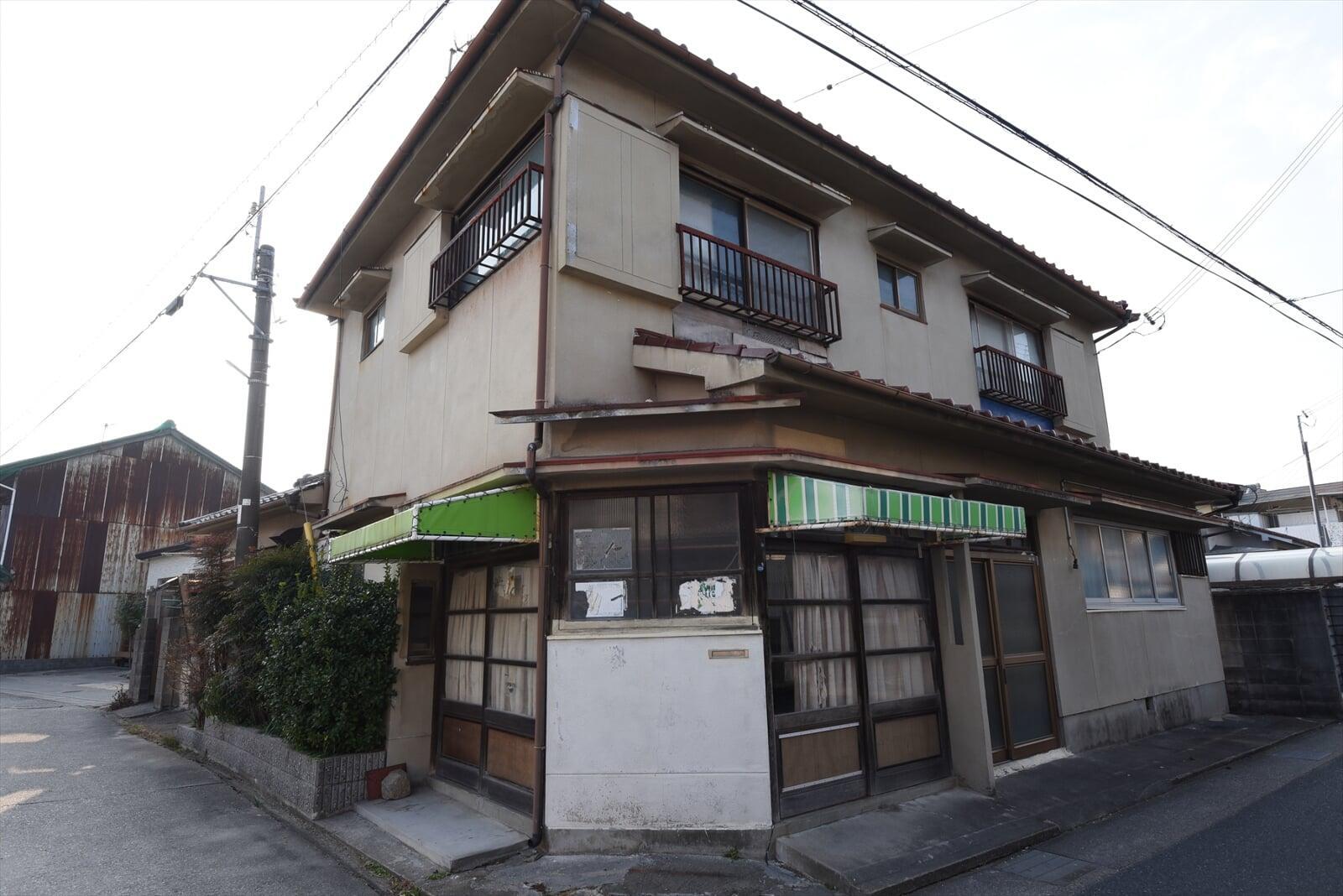 【連載・売れない不動産が売れるまで】第1回 ゴミ屋敷×相続放棄×ローン残債 —— それでも家は売れるのか？