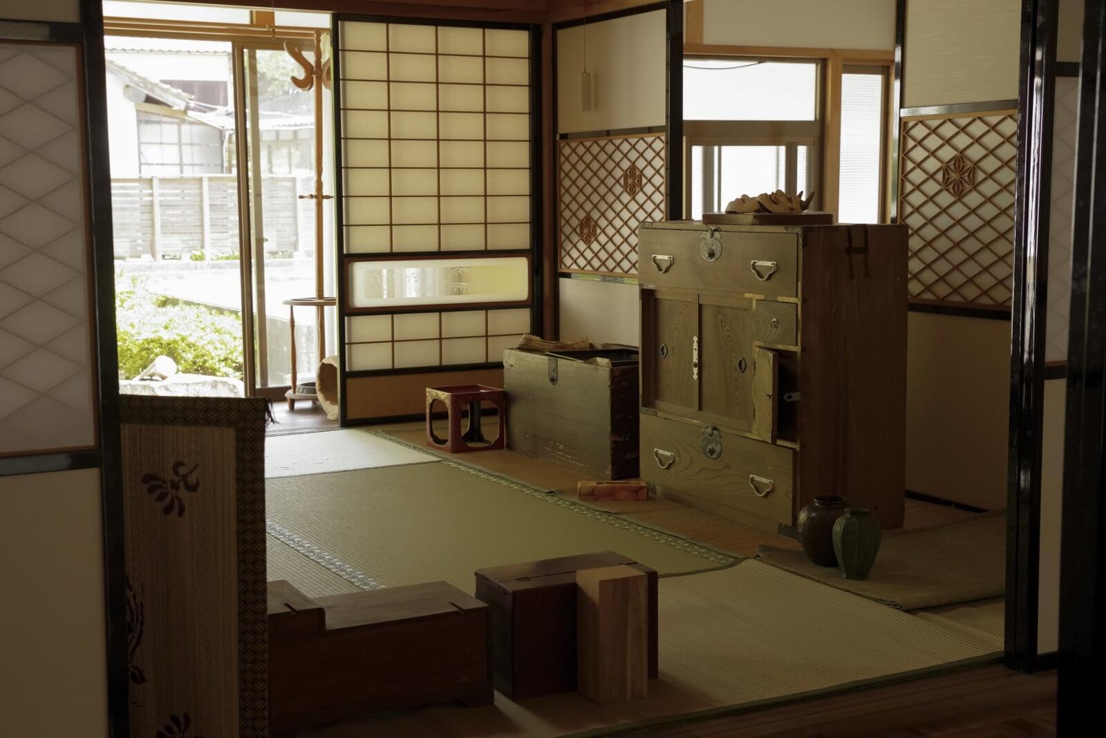 家の売却時、家具や荷物はどうする？片付けは必要？処分費用の目安 